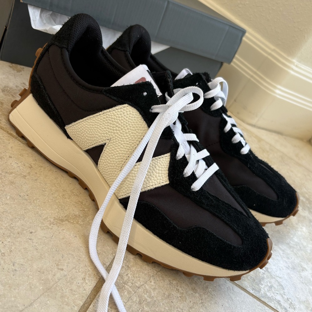 Women’s New Balance 327 - Black / Cream / Mineral Red - Picture 3 of 10
